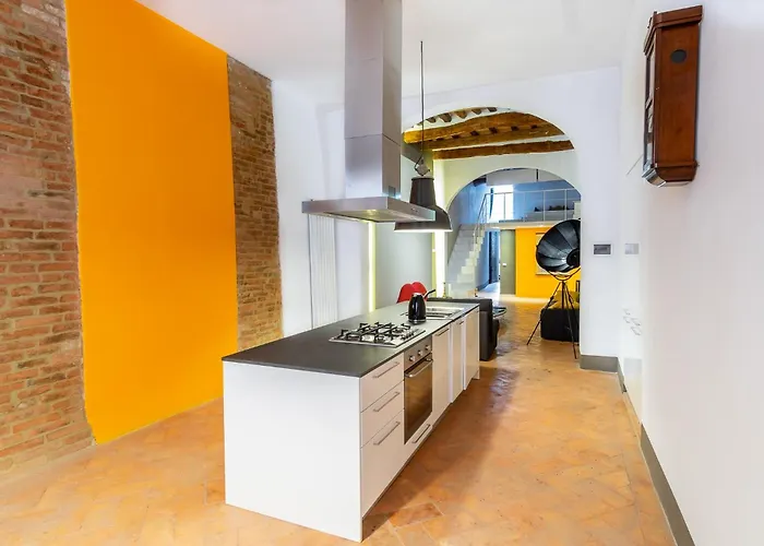 Casatorre Dei Leoni - *